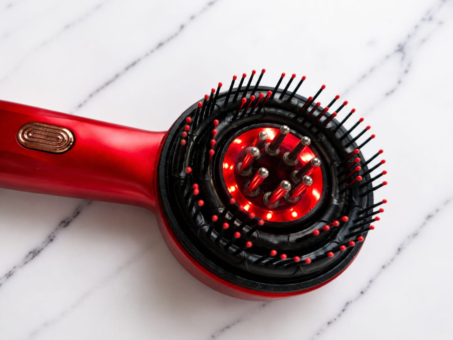 Elvora™ ReVive Glow Scalp Brush